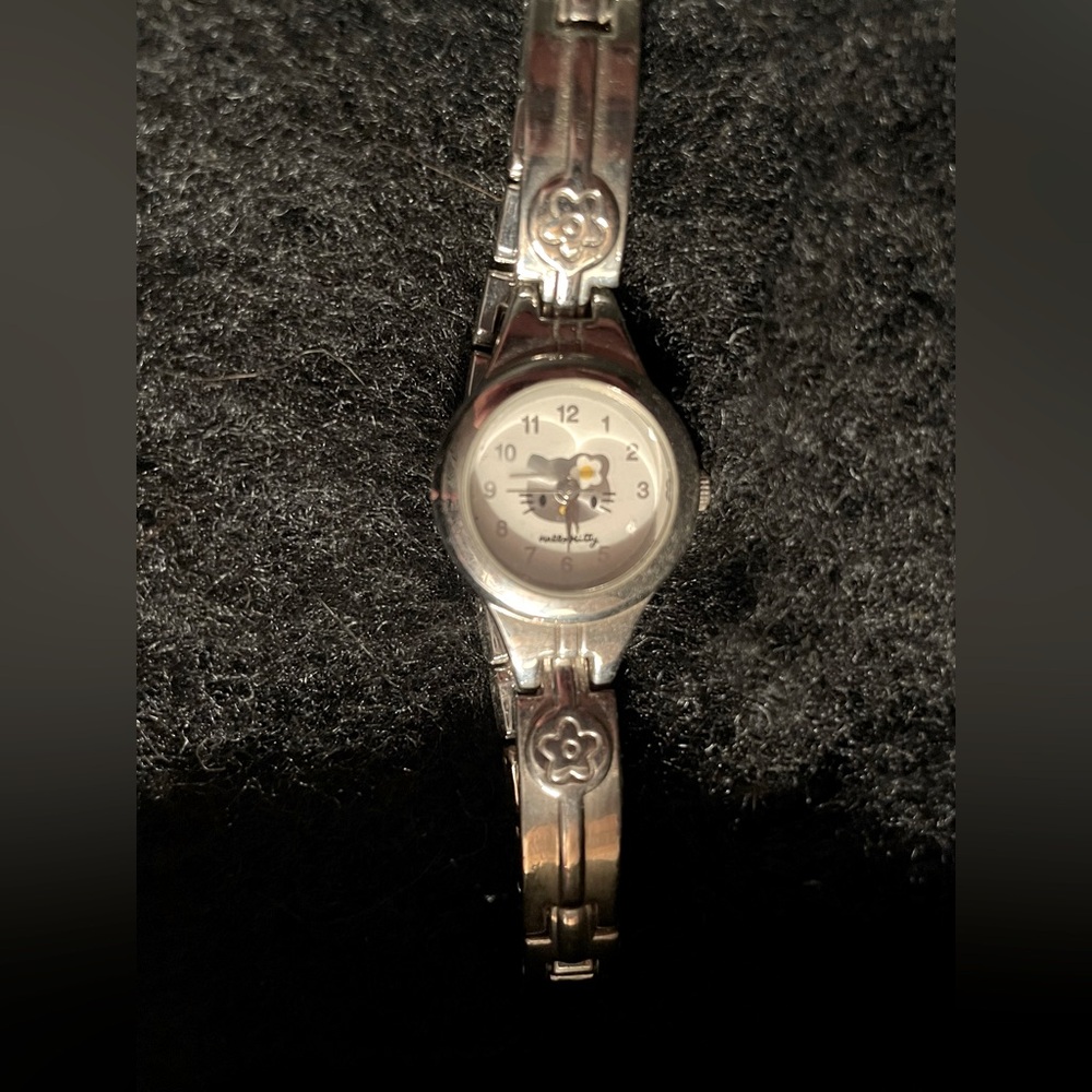 Hello Kitty Watch - Picture 2 of 6